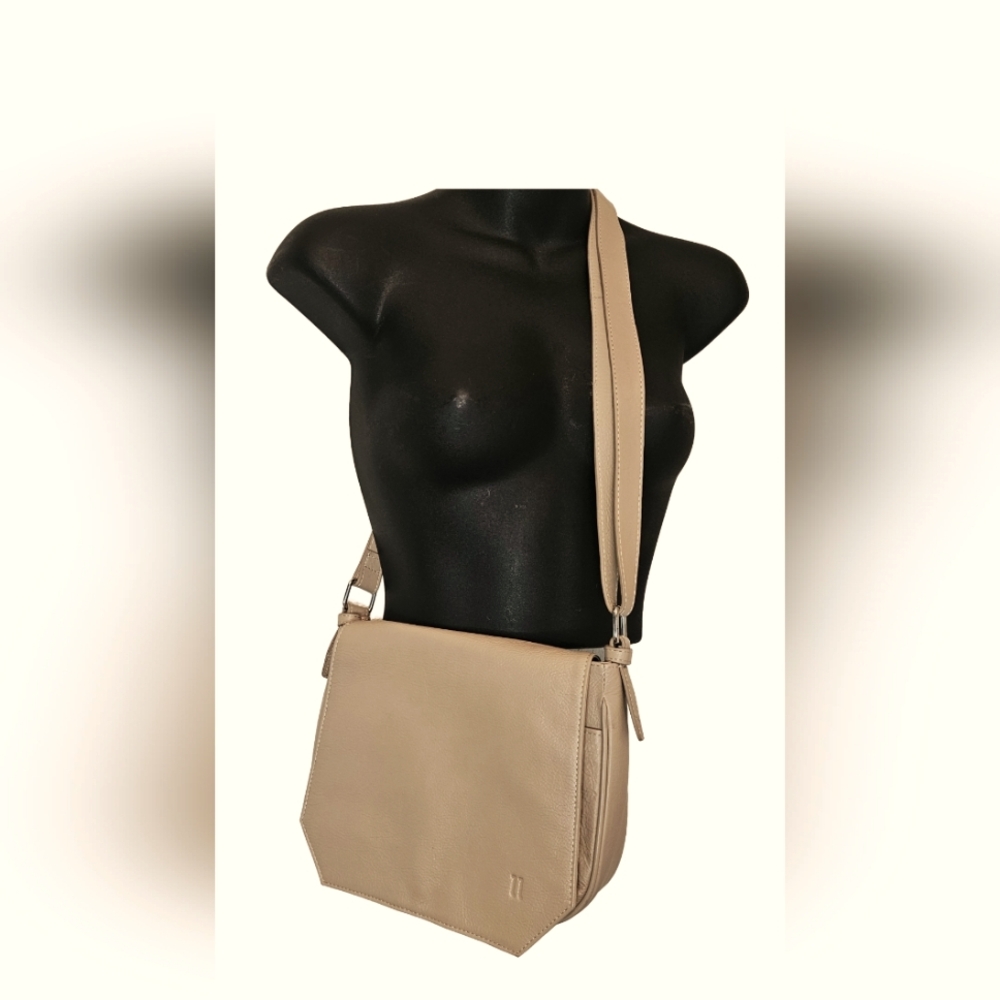 [Pelle]RFID Vegan Leather Women's Crossbody Bag Adjustable Strap In Cream Colour